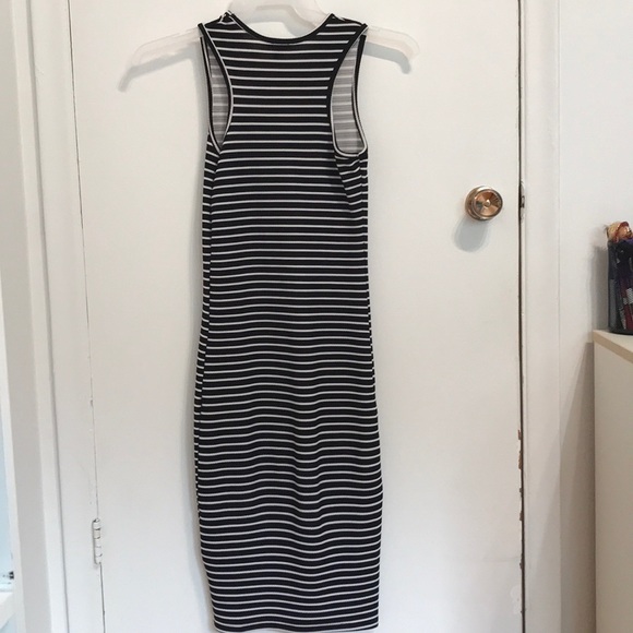 Long black and white stripes dress - Picture 2 of 3